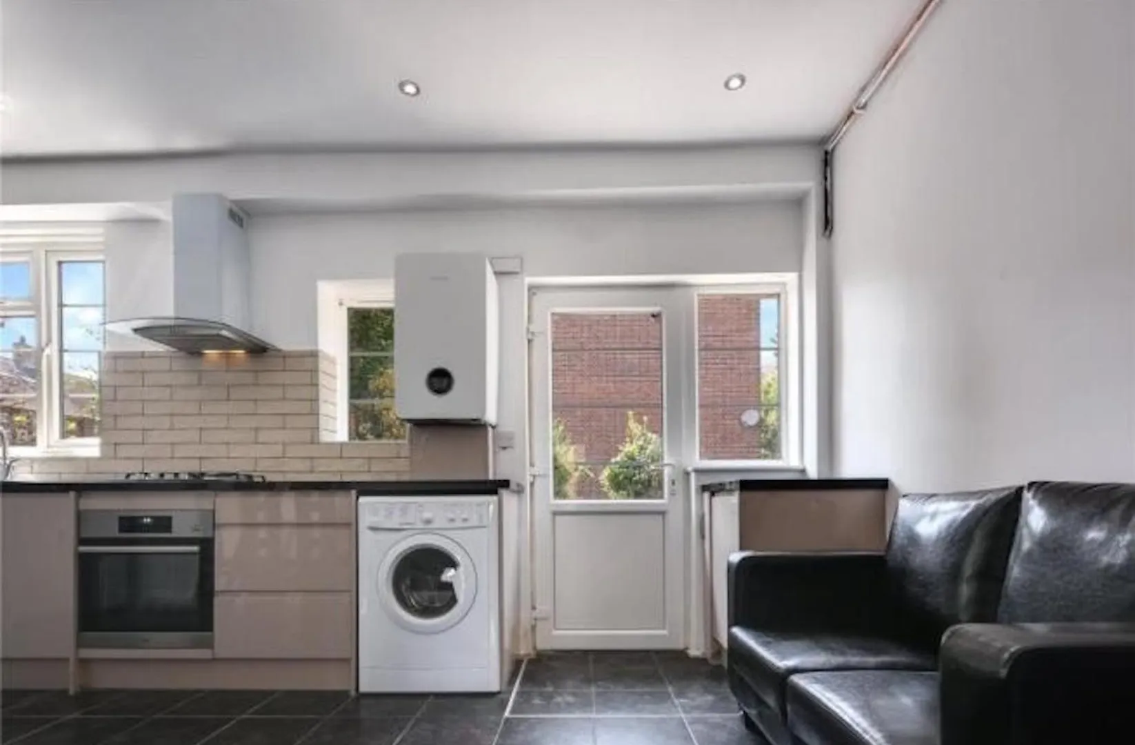Limehouse Townhomes A 4-Bedroom 3-Bathroom Townhome With A Private Garden London